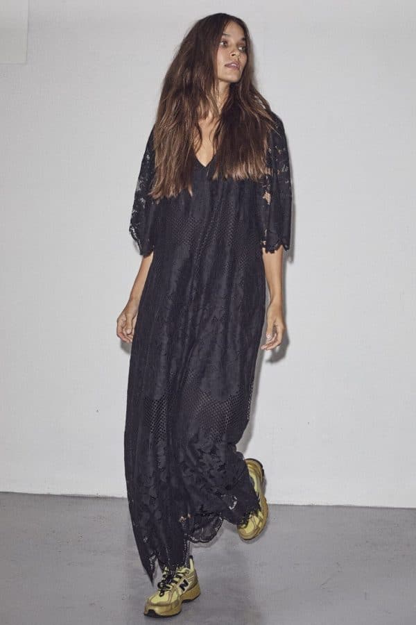 HAUTE L’AMITIÉ Curvey Lace Hem Dress Black