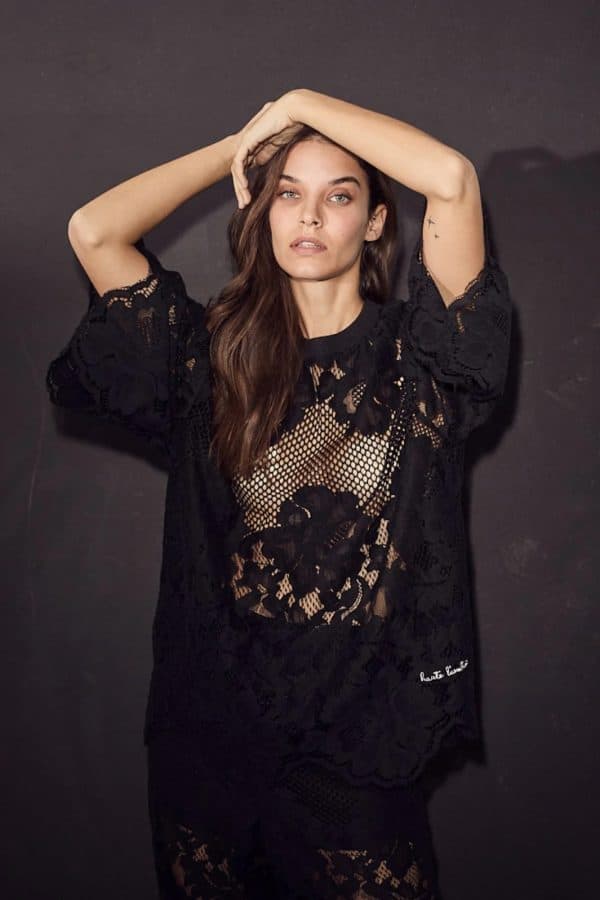 HAUTE L’AMITIÉ Curvey Lace Hem Tee Black - Bild 3