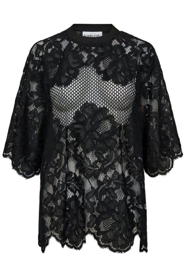 HAUTE L’AMITIÉ Curvey Lace Hem Tee Black - Bild 4