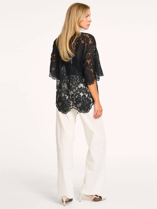 HAUTE L’AMITIÉ Curvey Lace Hem Tee Black - Bild 2