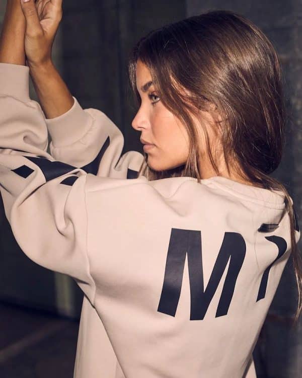 HAUTE L’AMITIÉ Maxi Split Logo Sweat Beige - Image 2