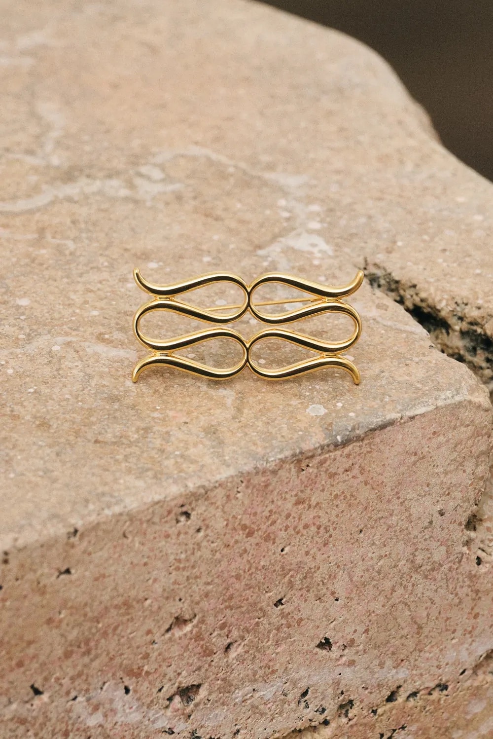 MALINA Monogram Brooch Gold - Image 4